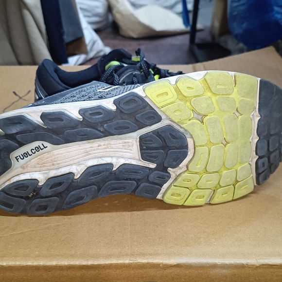 New Balance Men's FuelCell 1260 V7 Running Shoe - Picture 3 of 13